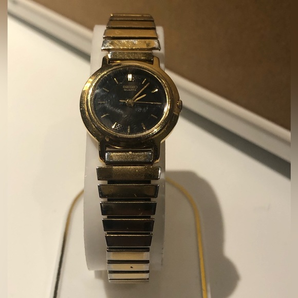 Seiko Vintage Gold and Black Tone Watch - Picture 7 of 9